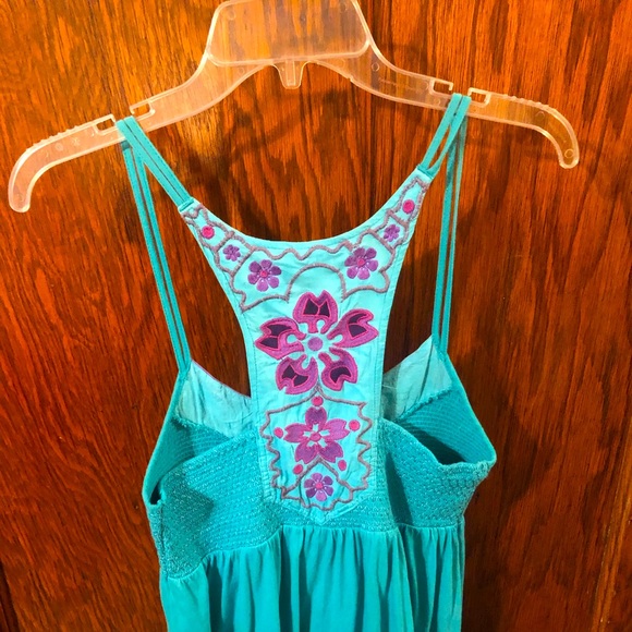 Surf babe tank with beautiful embroidery. - Picture 2 of 4